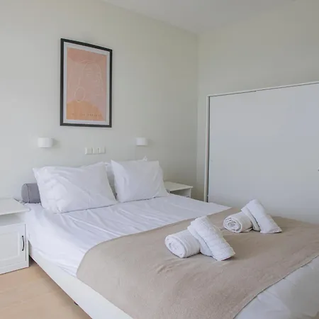 Thea Apartment *